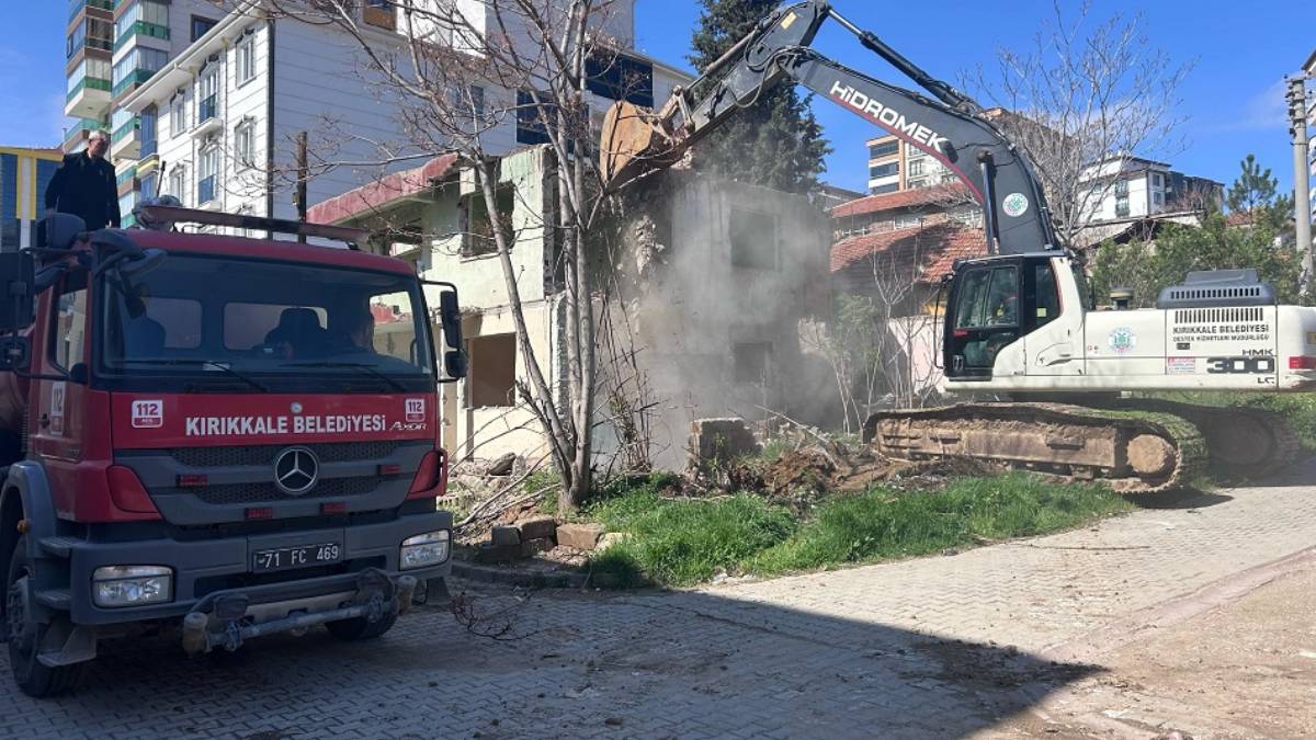 Kırıkkale’de güvenlik ve estetik için kararlı adımlar: 100 metruk yapı yıkıldı
