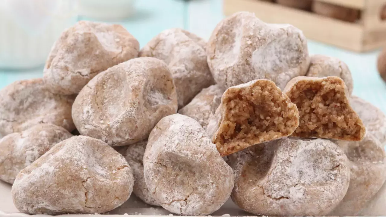 Sadece 3 malzemeyle yapabileceğiniz, ağızda dağılan çimdik kurabiye tarifi! Hem zaman kazanın hem tatlı krizinizi çözün!