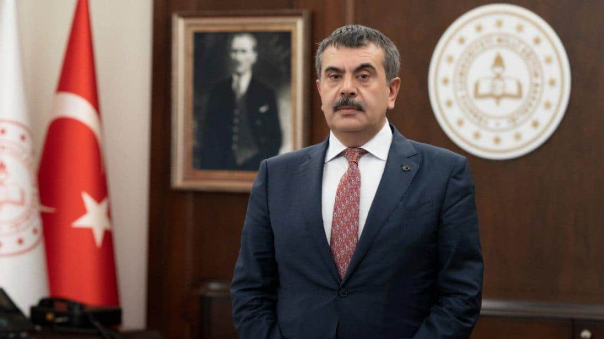 Tekin: İstanbul'da depremden sonra 3'ü tarihi 4 okul boşaltıldı