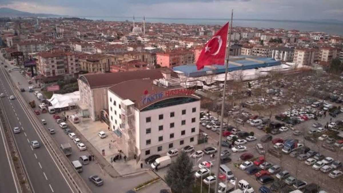 Yalova'da 'deprem raporu' eksik çıkan hastanenin faaliyeti durduruldu