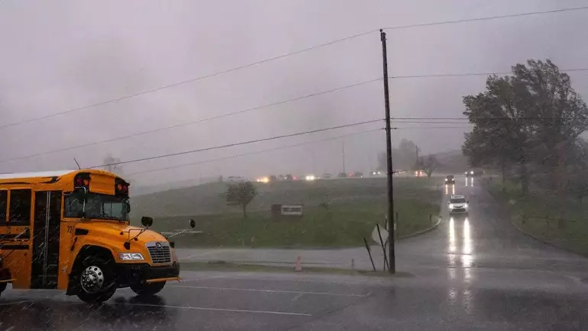 ABD’yi vuran fırtına hayatı felç etti: 500 bin kişi elektriksiz kaldı