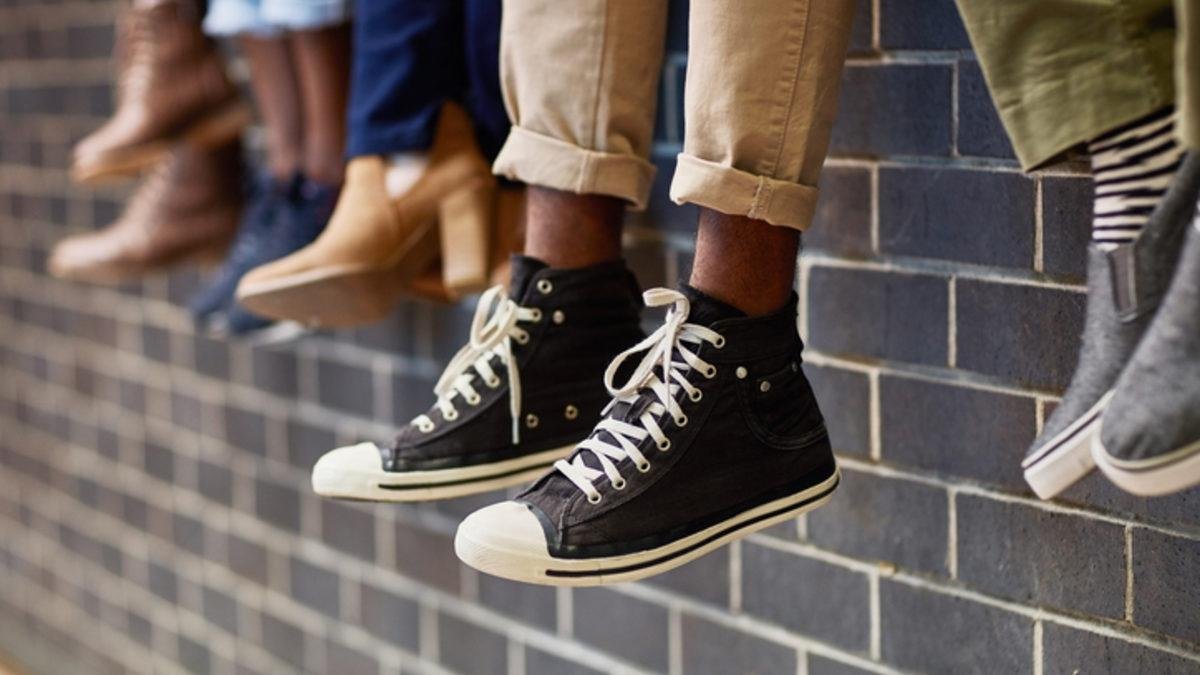 Giydiğiniz ayakkabıyı hemen kontrol edin! Sadece görüntüsü değil: Yorgunluk, bel ve diz ağrısının en önemli sebebi