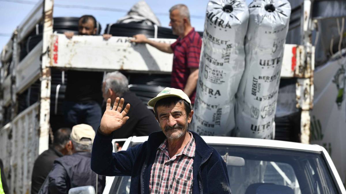 ABB’den üreticiye sera malzemesi desteği: Çiftçiler üretime ara vermeden devam edecek