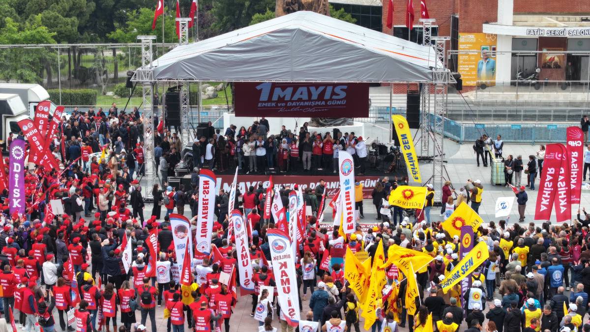 Başkan Zeyrek 1 Mayıs’ta emekçilerle omuz omuza yürüdü