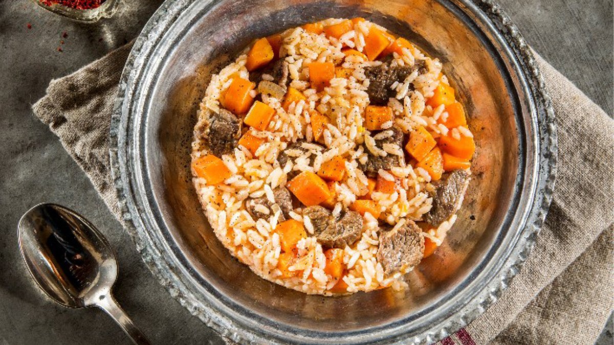 Davet sofralarının gizli kahramanı: Misafirinizi kendine hayran bırakacak Özbek pilavı nasıl yapılır?