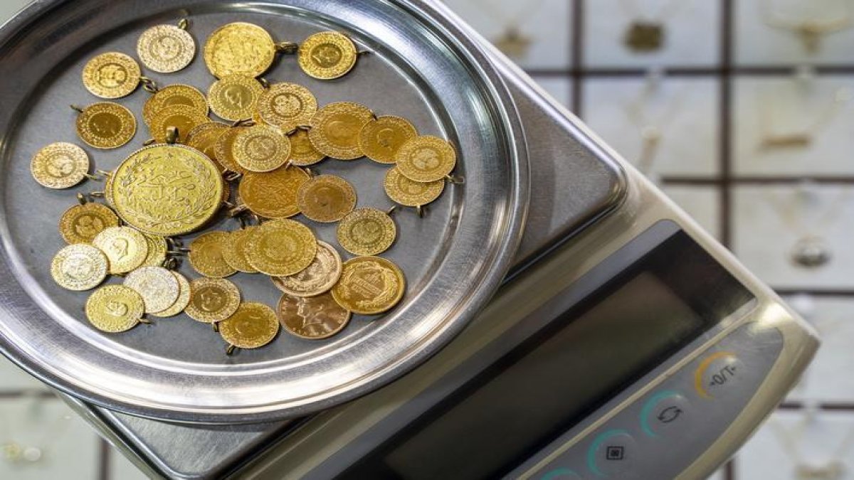 Altın yatırımcıları dikkat! Gram altın kritik sınırı aştı: İşte güncel bankalararası ve serbest piyasa fiyatları!