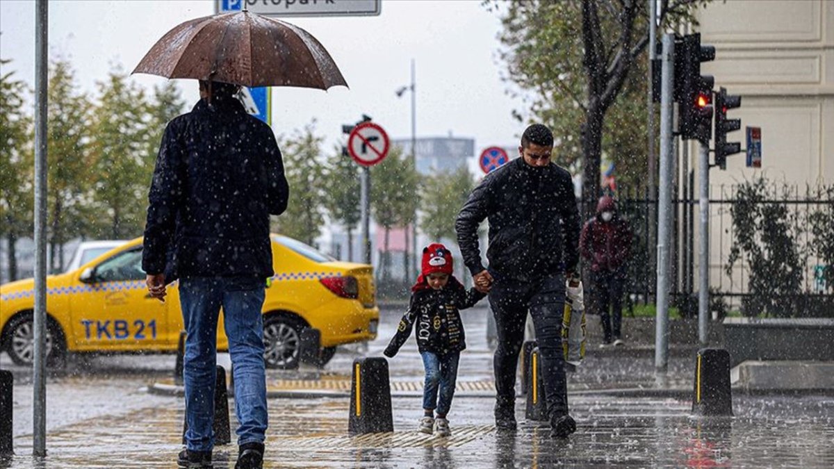 Meteoroloji'den yurt geneline kritik uyarı: Sağanak, fırtına, çöl tozu geliyor