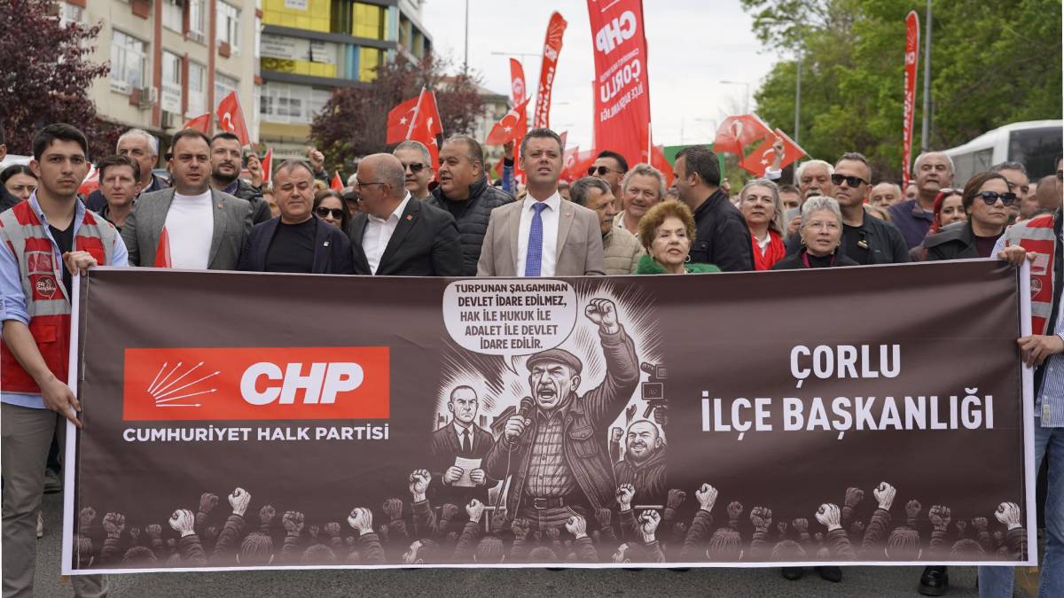 Başkan Sarıkurt 1 Mayıs kutlamalarına katıldı