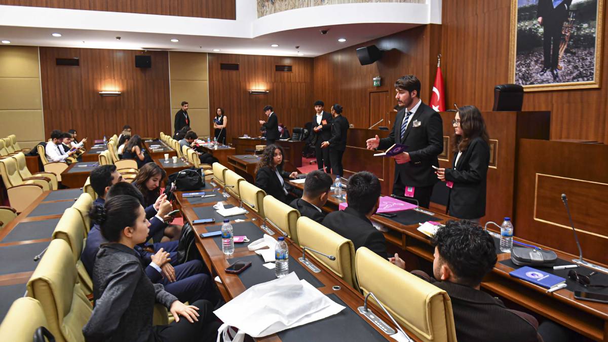 Ankara Büyükşehir Belediye Meclisi gençlere emanet edildi