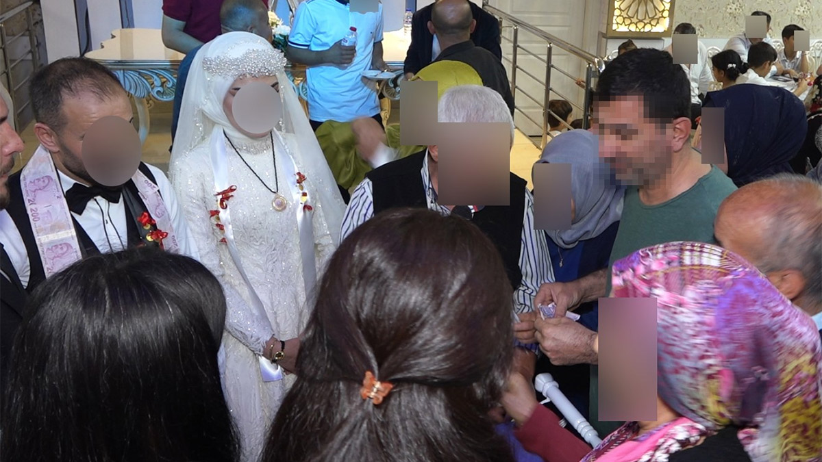 Adana’da düğün hırsızlığı kamerada: Davetli gibi girdi, kutudan paraları aldı