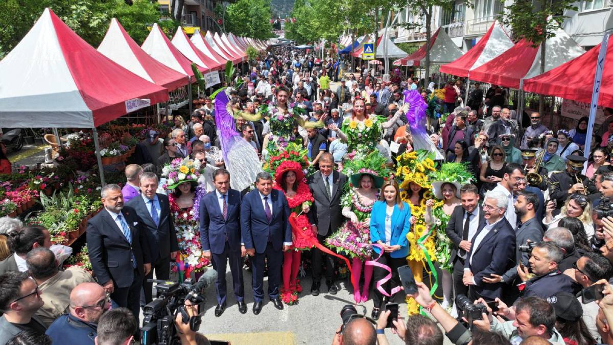Uluslararası Bayındır Çiçek Festivali coşkuyla başladı
