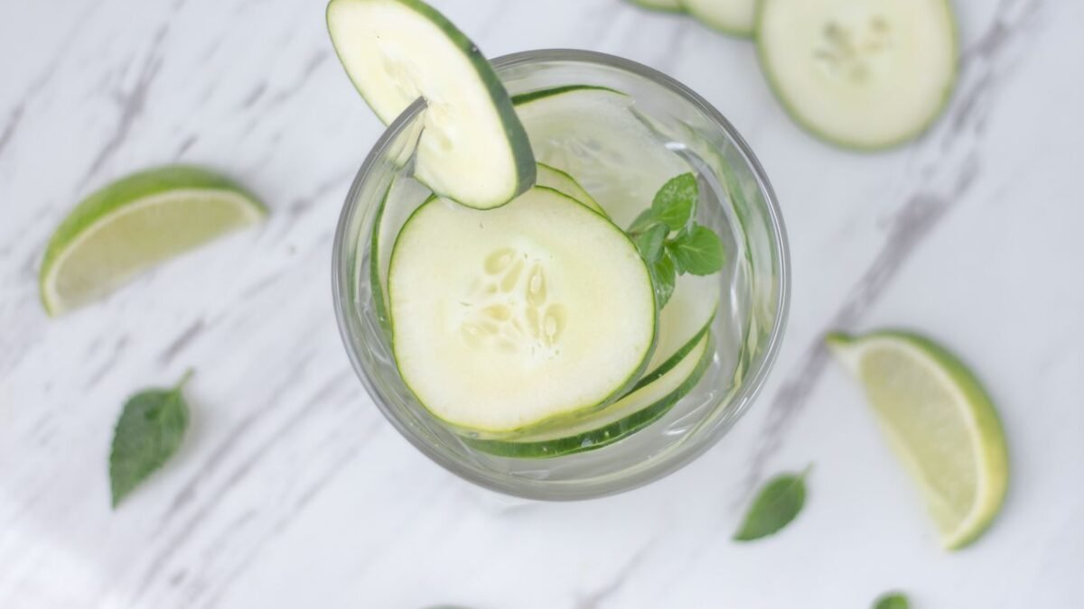 Bir haftada göbek yağlarına veda! Bu doğal karışım hem bağırsakları temizliyor hem ödem atıyor