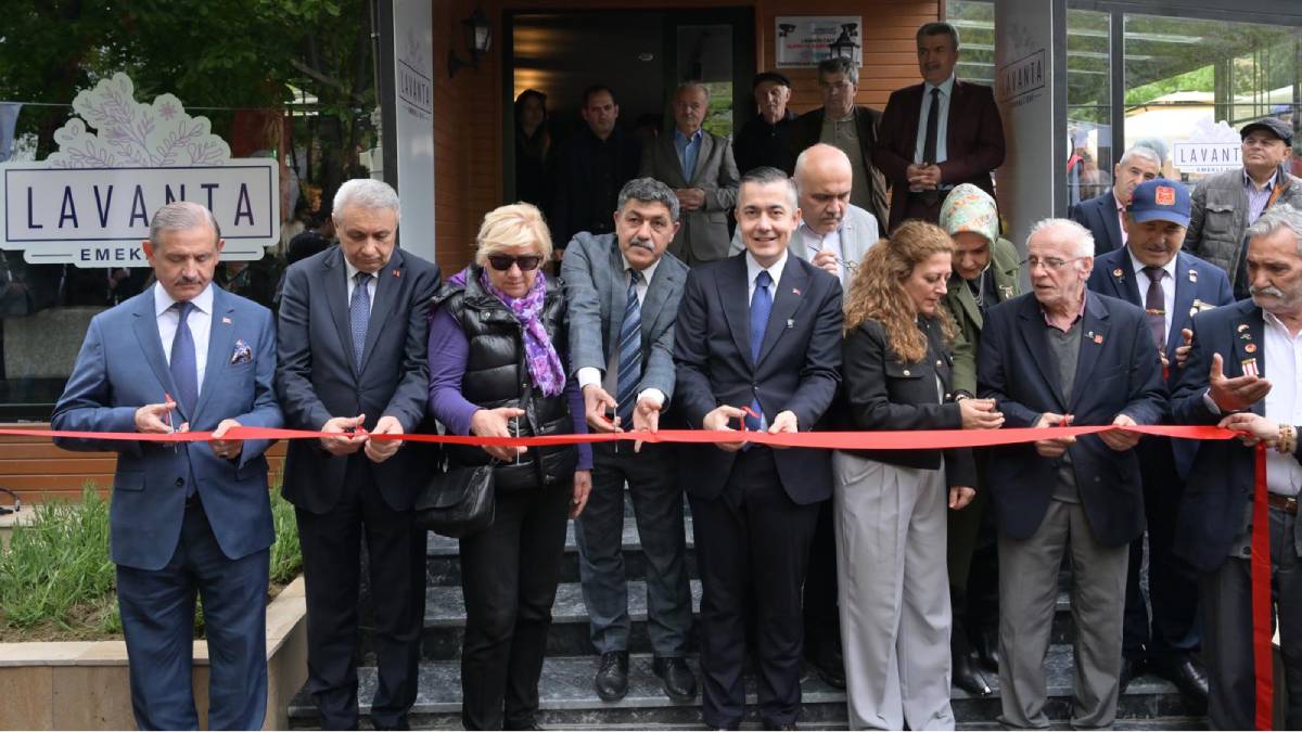 Esenyurt’un ilk Emekli Evi hizmete açıldı: Uygun fiyatlarla haftanın 7 günü emeklilere ve mahalle halkına hizmet verecek