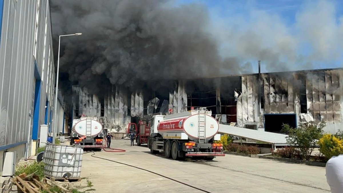 Çerkezköy'de fabrika yangını: Patlama sesleri duyuldu