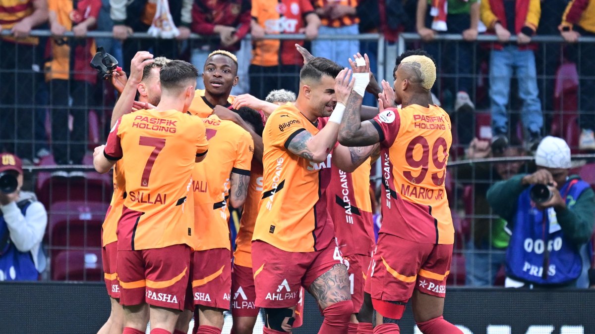 Aslan geri sayıma başladı: Galatasaray, şampiyonluk yolunda Sivasspor sınavını rahat geçti