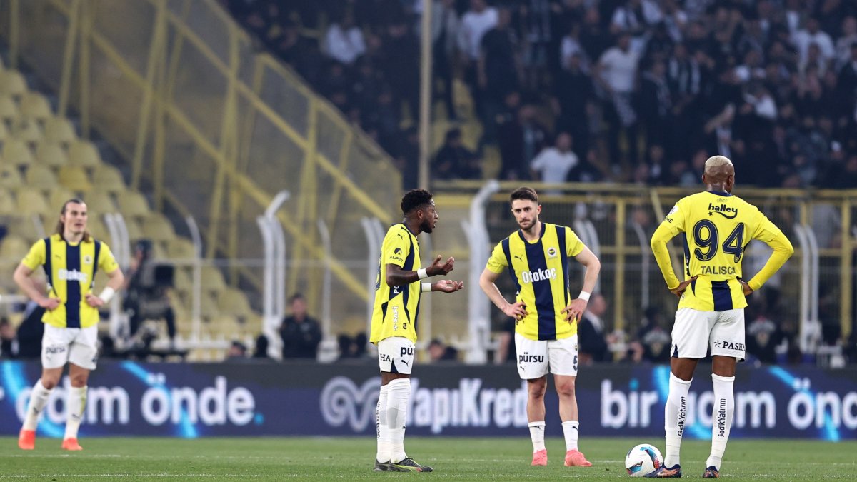 Kadıköy'de umutlar bitti: Fenerbahçe, Beşiktaş'a yenilerek zirvenin 8 puan gerisinde kaldı