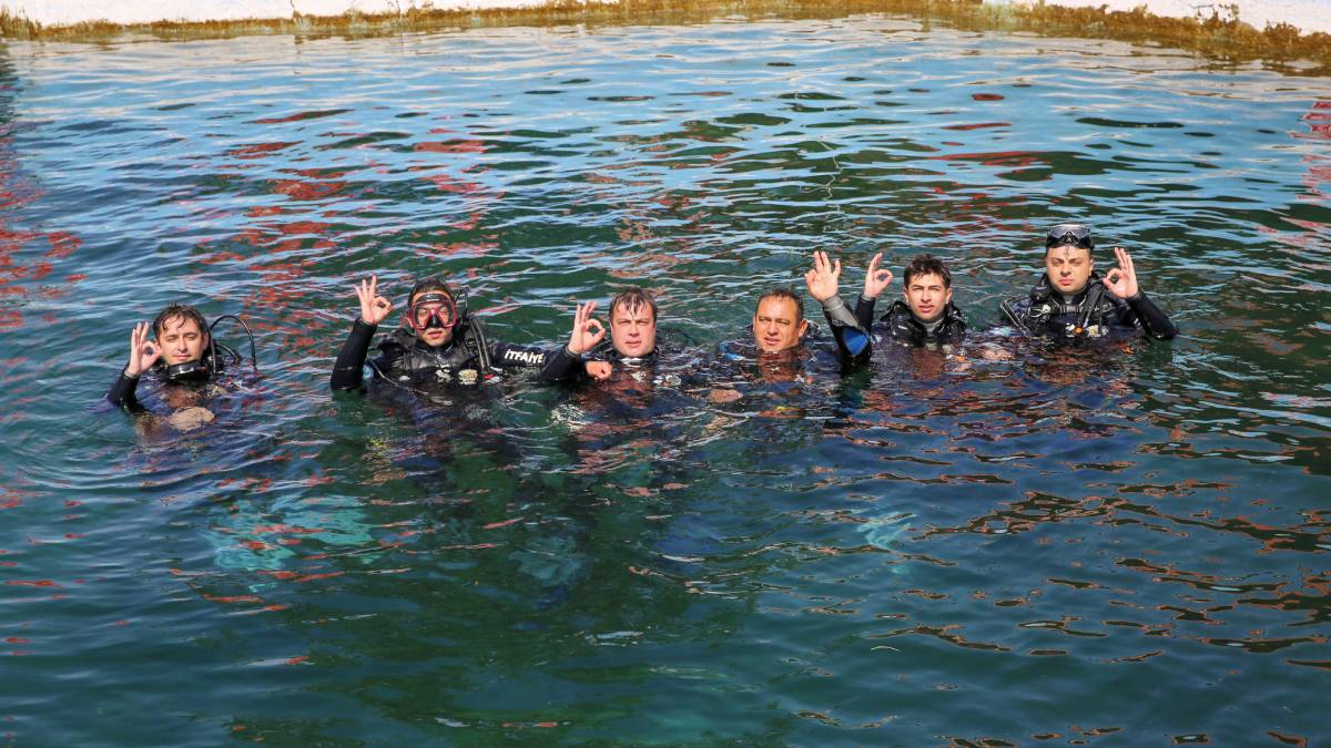Balık adamlar kampa girdi