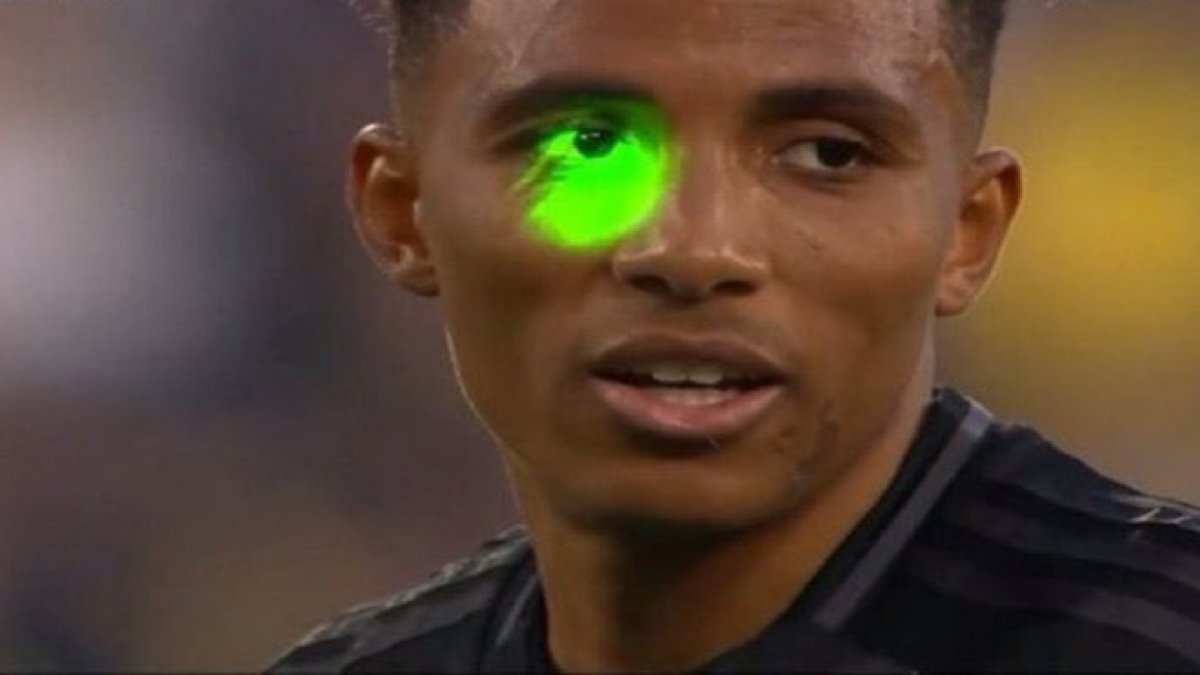 Derbide olaylı penaltı! Gedson’a lazer tutan taraftarın cezası belli oldu