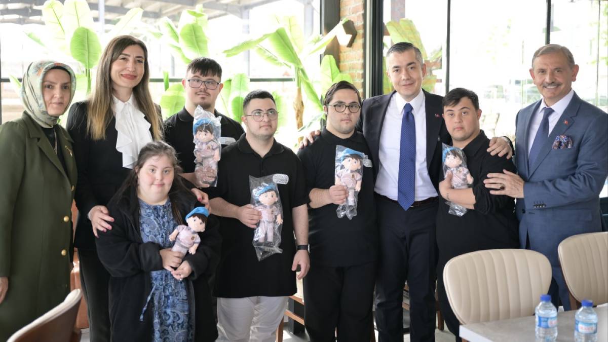 Esenyurt Belediyesi, engelli bireylerin istihdam edildiği örnek bir projeye imza attı: Engelsiz Kafe hizmete açıldı!