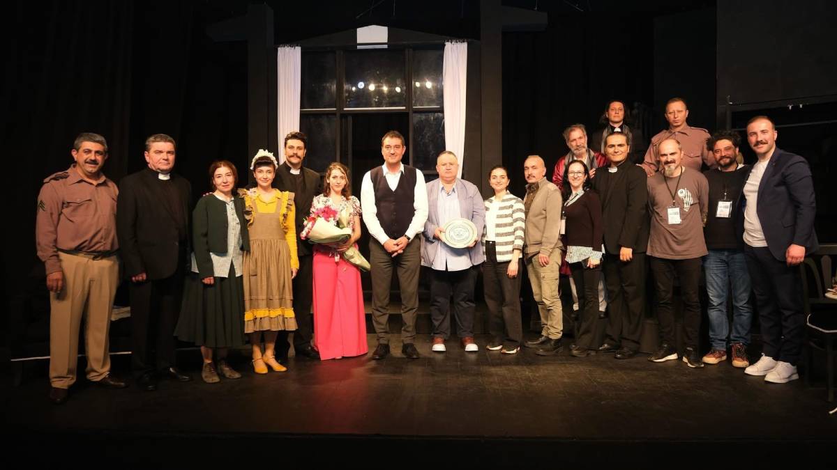 Tiyatro Günleri tüm coşkusuyla sürüyor