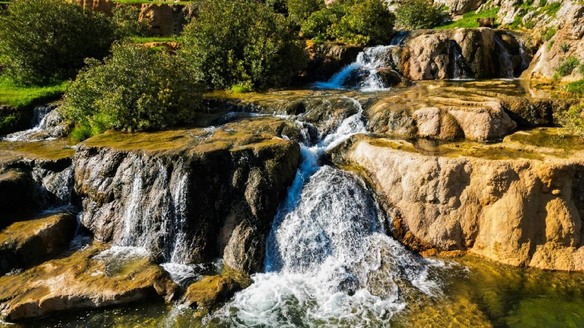 4 dağın arasında saklanıyor, bir çok kişi bu güzelliği bilmiyor! O şehirde olduğuna kimse inanmıyor