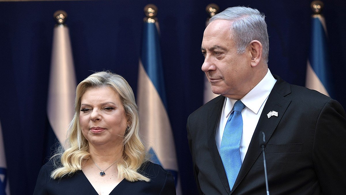 Netanyahu ailesi, yolsuzluk, hakaret, çalışana kötü muameleden yargılanıyor