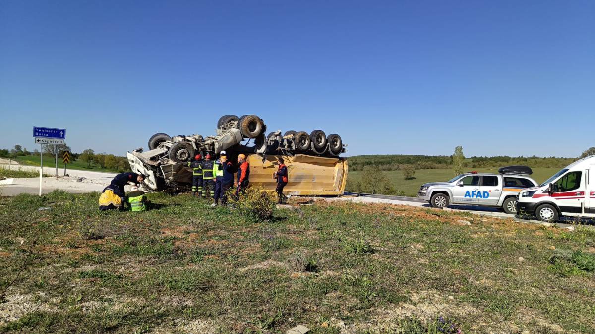 Bir günde 2 araç yangını ve bir kazaya müdahale ettiler