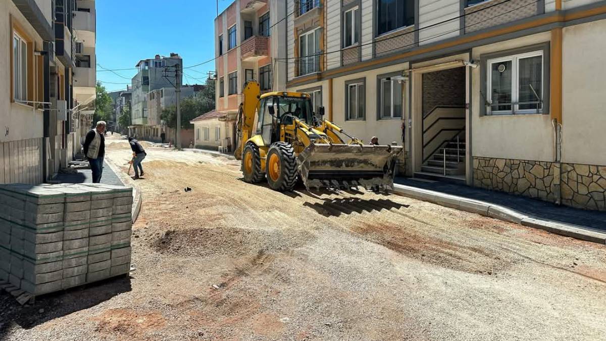 Başkan Mirza, yol ve kaldırım çalışmalarını inceledi