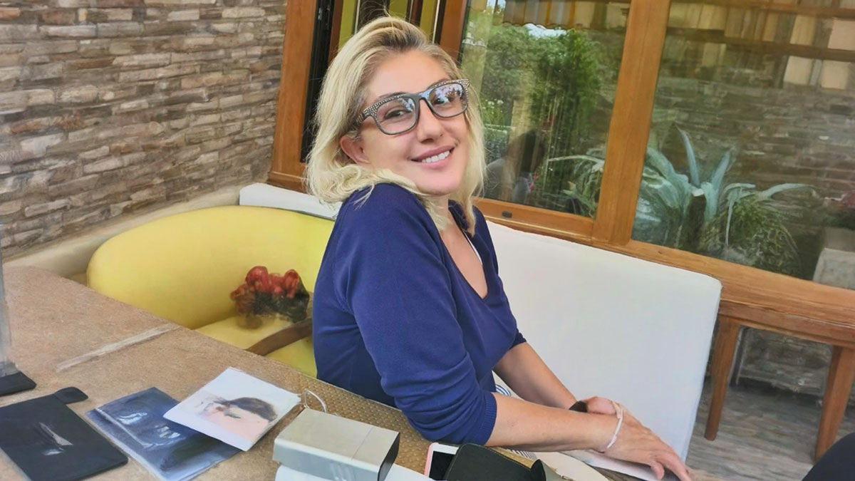 Muazzez Ersoy'u tekerlekli sandalyeye mahkum ettiler! Dolandırıcılar bunu da yaptı