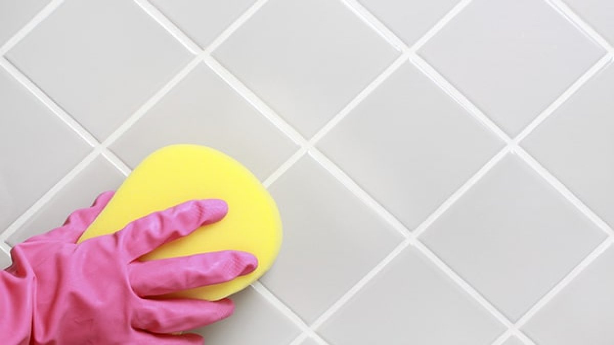 Banyo temizliğinde devrim gibi yöntem! Sararmış derz araları bu karışımla ilk günkü gibi oluyor