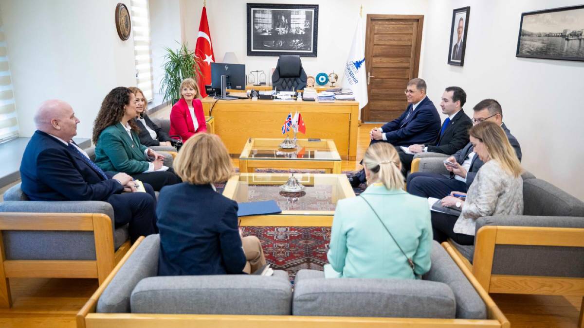 Birleşik Krallık Büyükelçisi’nden Başkan Tugay’a ziyaret