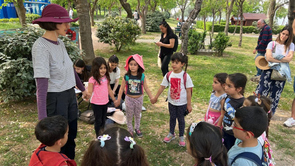 Çocuklar, ormanda keşif ve masal yolculuğunda buluşuyor