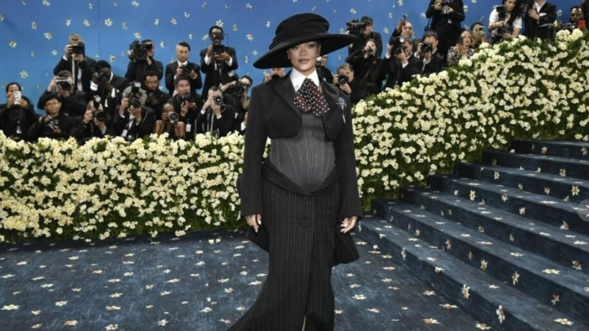 Rihanna üçüncü kez anne oluyor