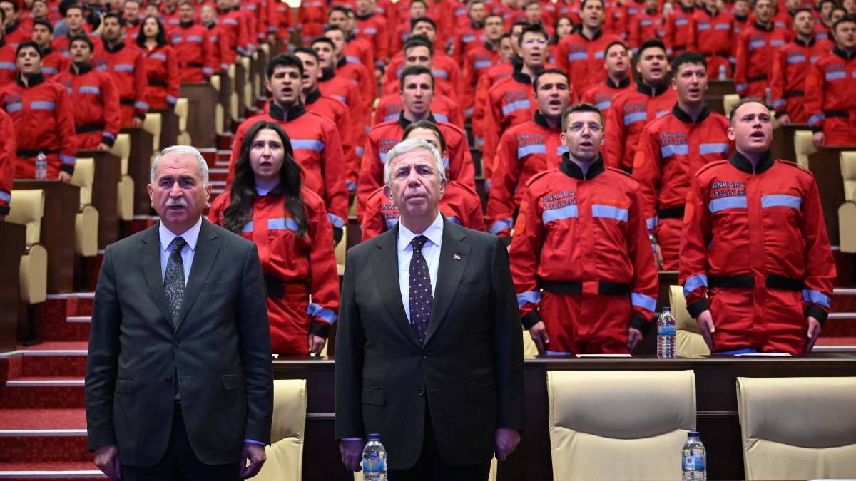 Mansur Yavaş 300 yeni itfaiye personeli ile bir araya geldi