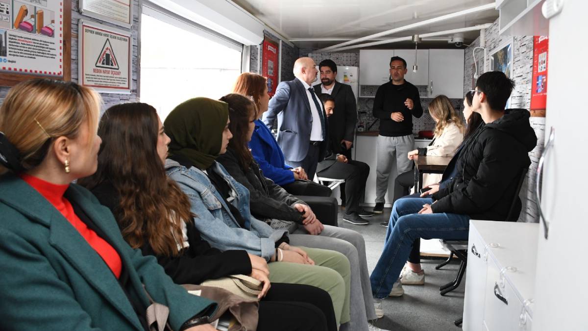 Büyükşehir, vatandaşlara deprem bilinci kazandırıyor