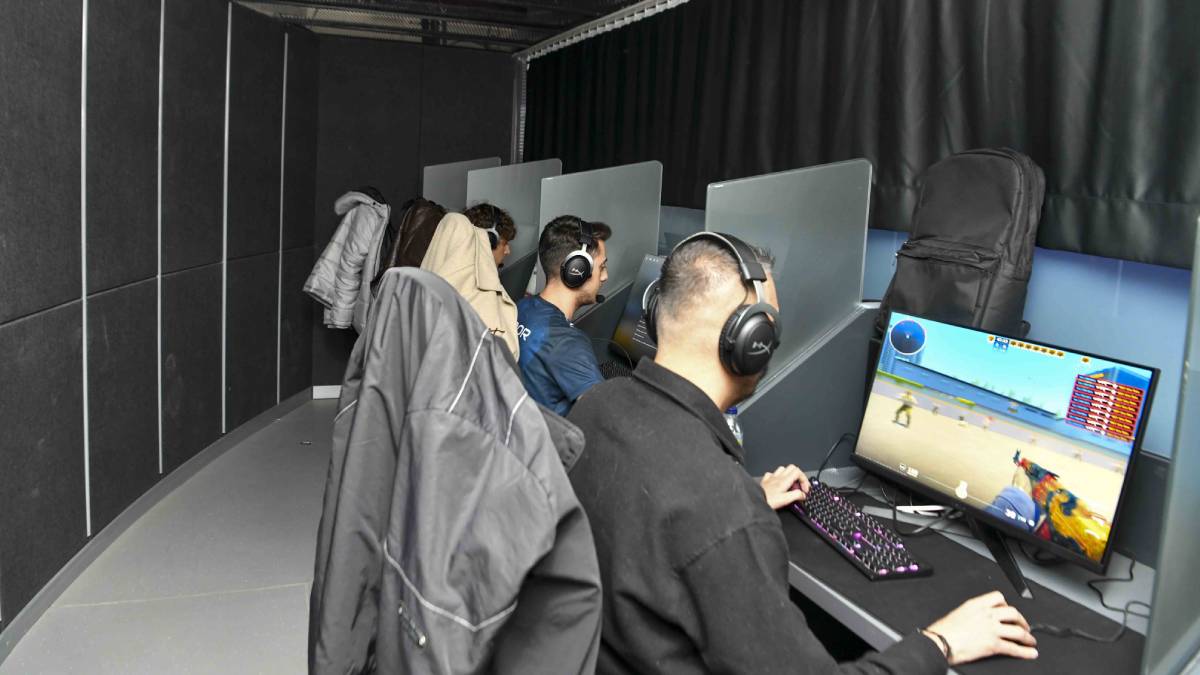 Tayfun Tanju Kara Espor Merkezi’nde CS2 heyecanı: 32 takım şampiyonluk için yarıştı