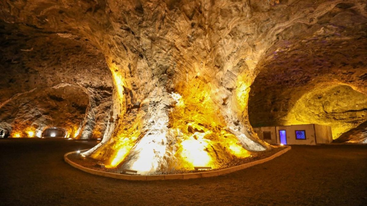 Yer altında gizli bir dünya! Milyonlarca yıllık oluşum: Görenleri büyülüyor