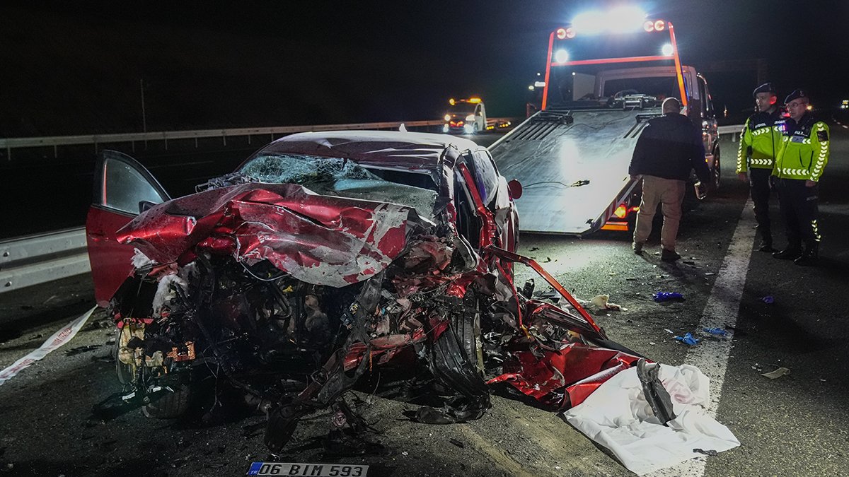 Ankara-Niğde otoyolunda feci kaza: Ters yöne giren araç 4 can aldı