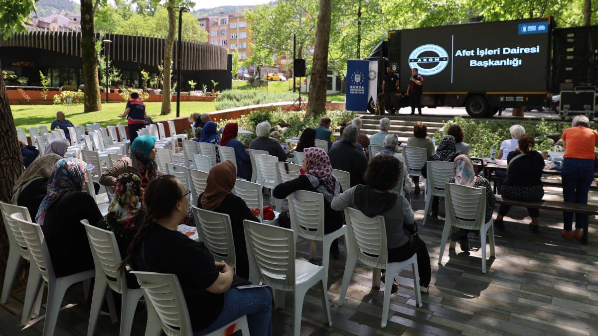 Büyükşehir’den mahallelerde ‘halk sağlığı ve afet bilinci’ eğitimi