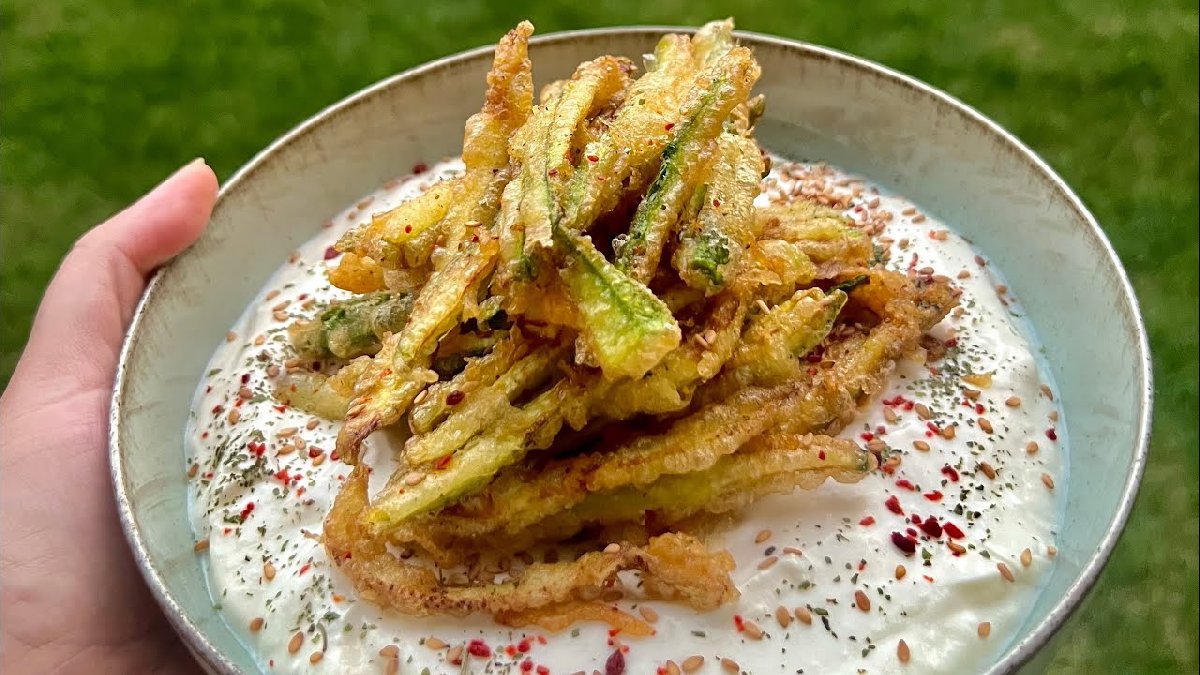 Formuna dikkat edenlere müjde! Fırında çıtır kabak tarifi! Mutfağı yağ kokutmaya son!