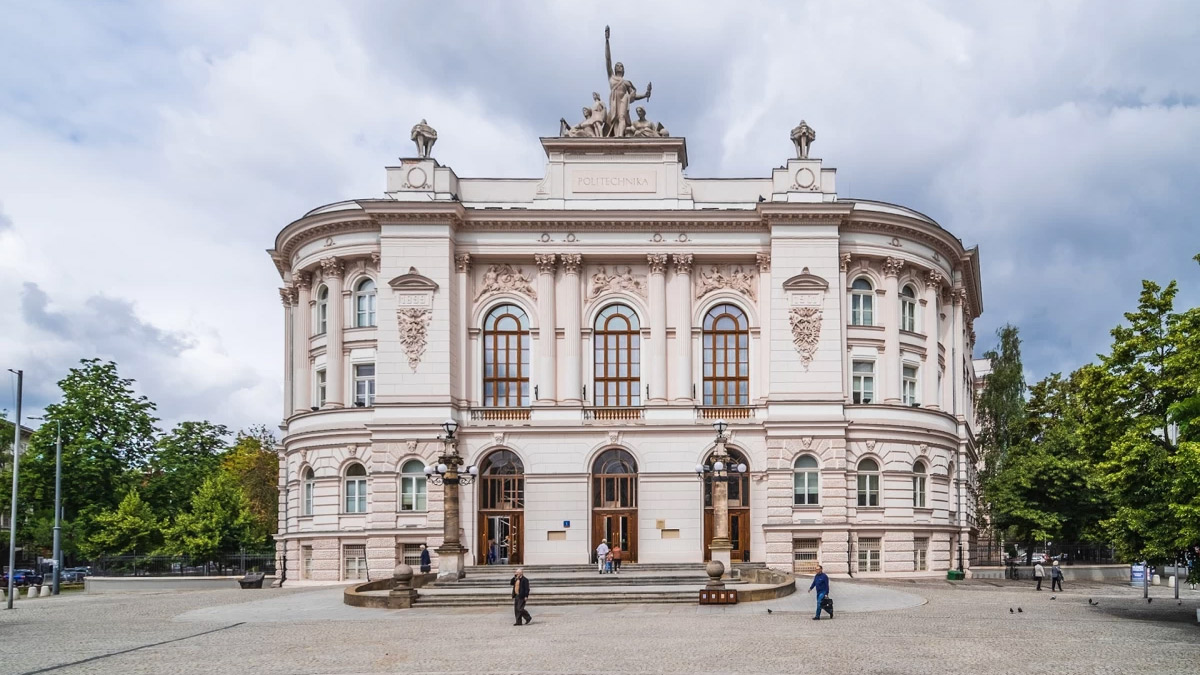 Varşova Üniversitesi’nde dehşet: Baltalı saldırıda 1 kişi hayatını kaybetti
