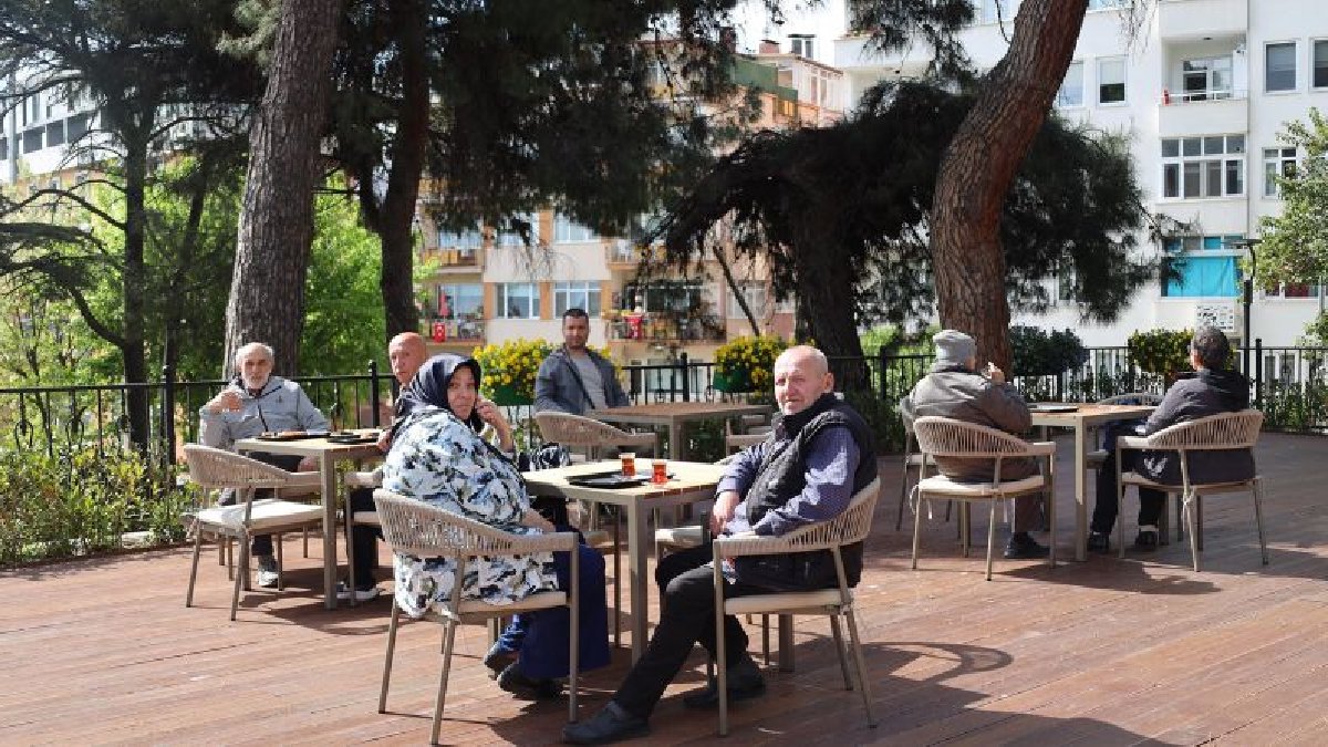 Vatandaş istedi onlar yaptı! 60 yaşını dolduran oraya koşuyor! Çay kahve tamamen ücretsiz! Üstelik  en güzel manzara da burada