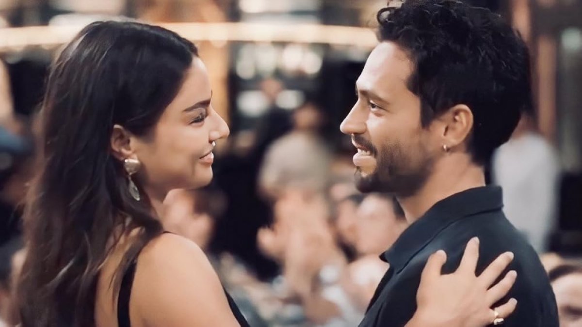 Sevilen isimler yeniden bir arada! Ayça Ayşin Turan ve Ekin Koç'un yeni dizisi geliyor