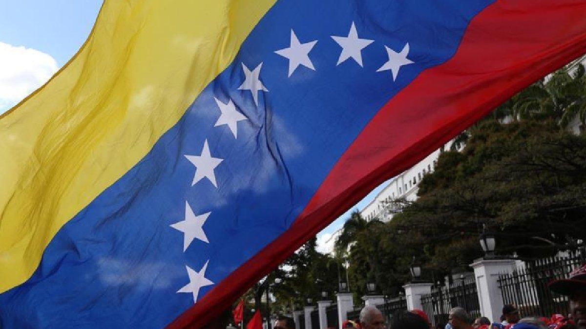 Venezuela’dan büyükelçiliğe sığınan muhalif siyasetçilere ilişkin açıklama: Operasyonla değil müzakereyle ayrıldılar