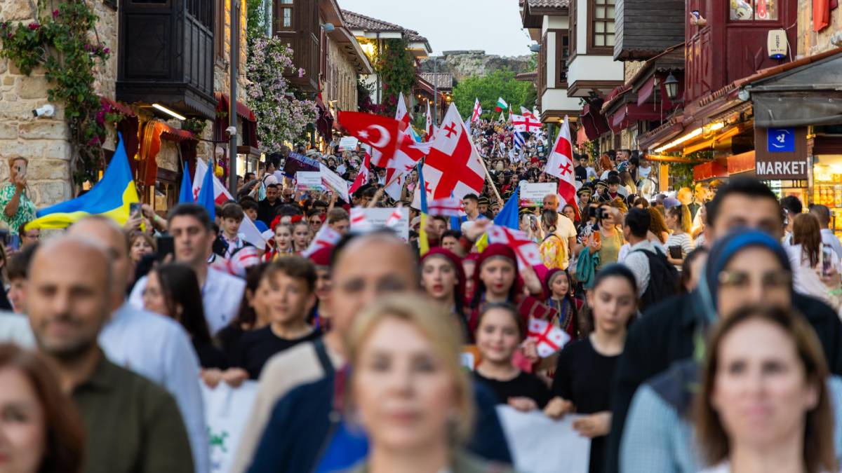 Manavgat Belediyesi Dans ve Müzik Festivali’nden muhteşem açılış