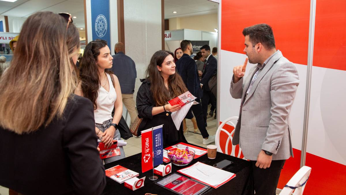 Bursa Büyükşehir, kariyer yolculuğunda gençlerin yanında