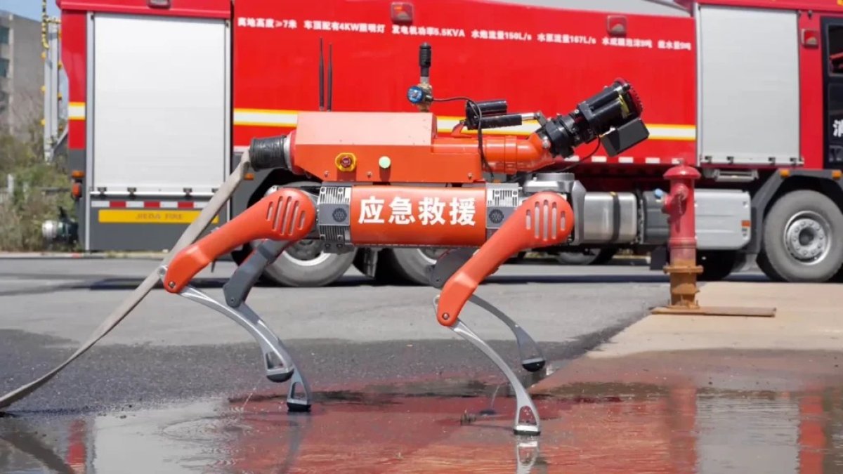 Artık yangına robotlar koşacak! Robot itfaiyeciler insan hayatını kurtaracak