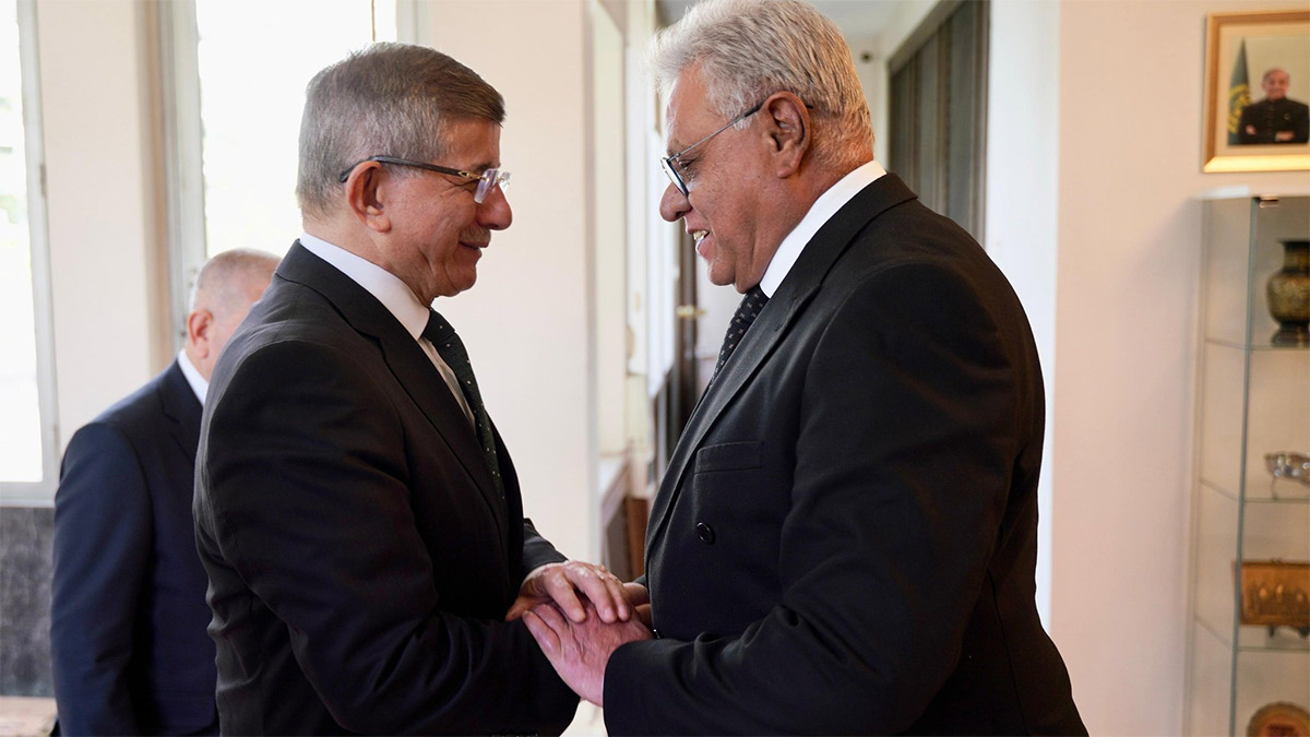 Davutoğlu’ndan Pakistan Büyükelçiliği’ne dayanışma ziyareti: Kardeşlik bağlarımız sarsılmaz