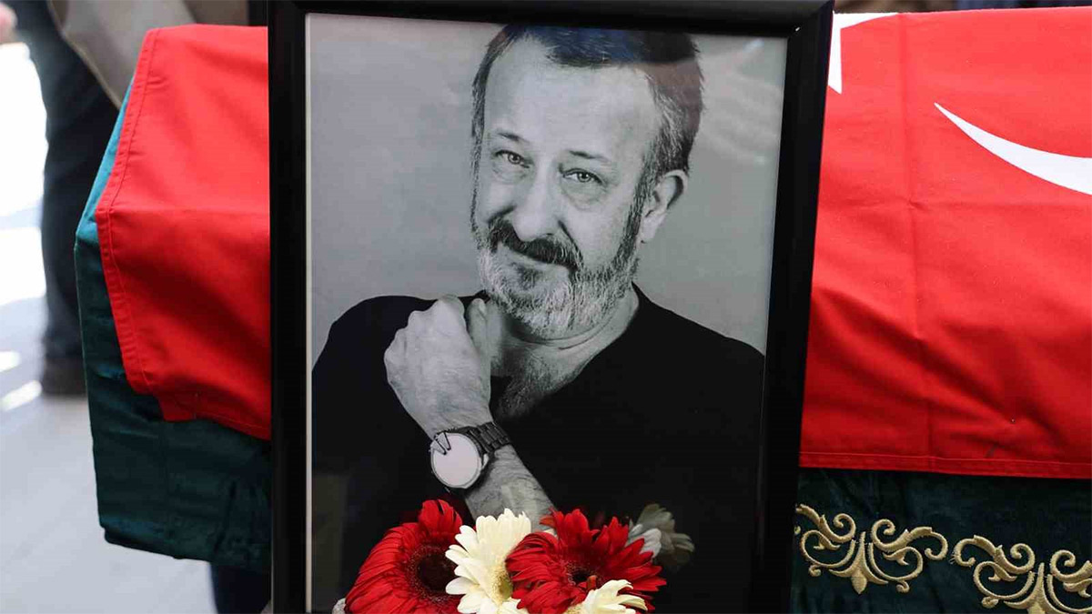 Oyuncu Naşit Özcan son yolculuğuna uğurlandı