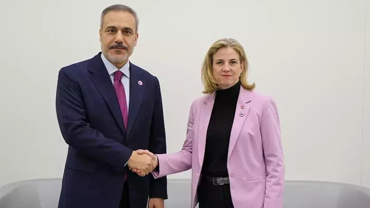 Fidan’dan Varşova’da diplomasi trafiği: Avusturya Dışişleri Bakanı Meinl-Reisinger ile görüştü